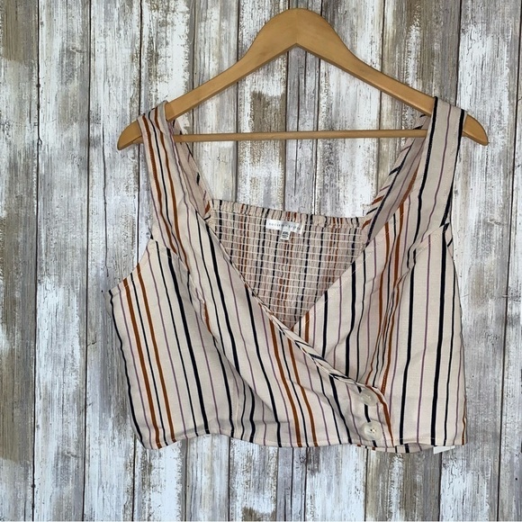 boutique Tops - NWT Society Stitch Crop